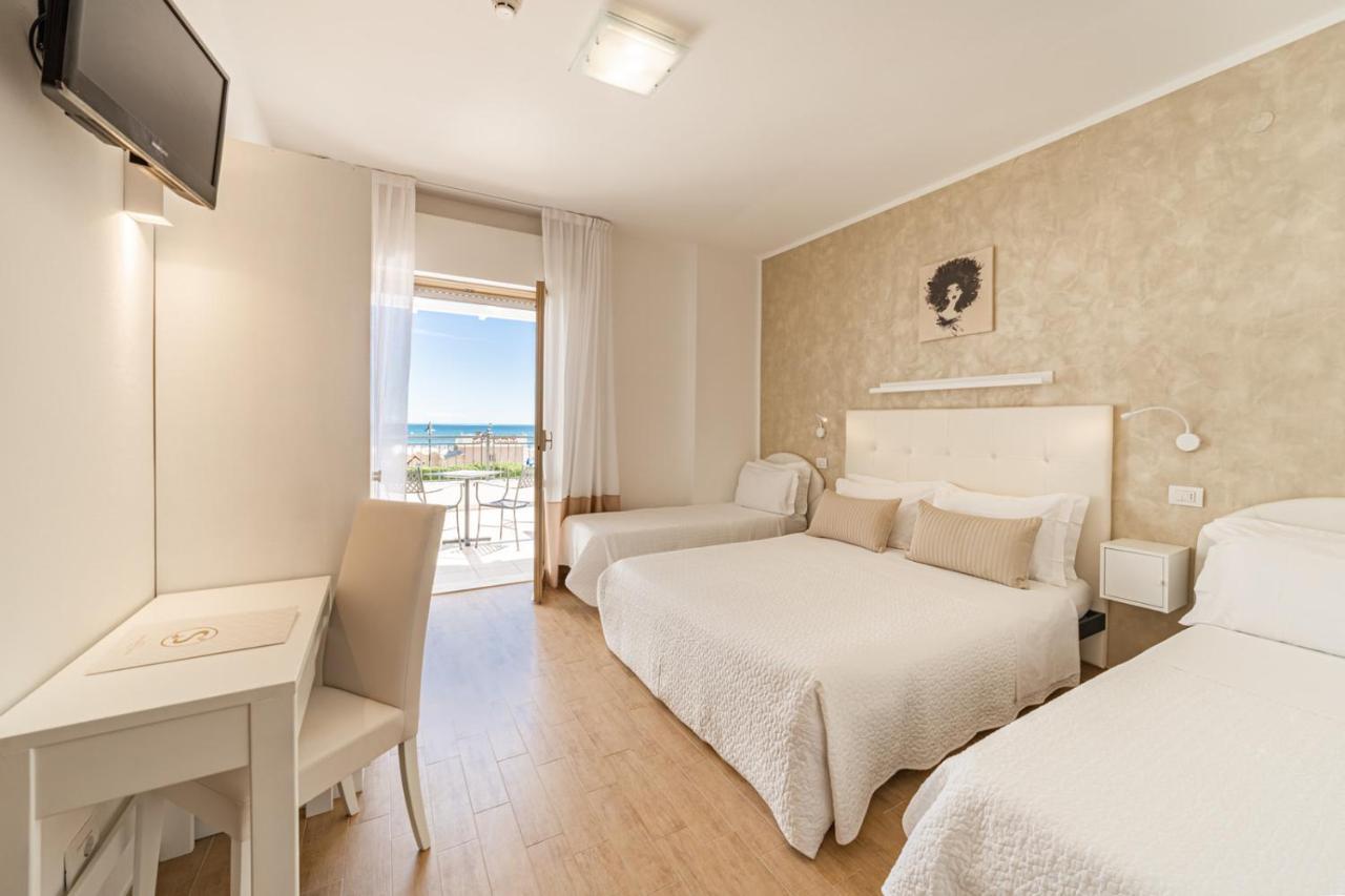 Hotel Soraya - Spiaggia Sawasdee Riccione Eksteriør billede