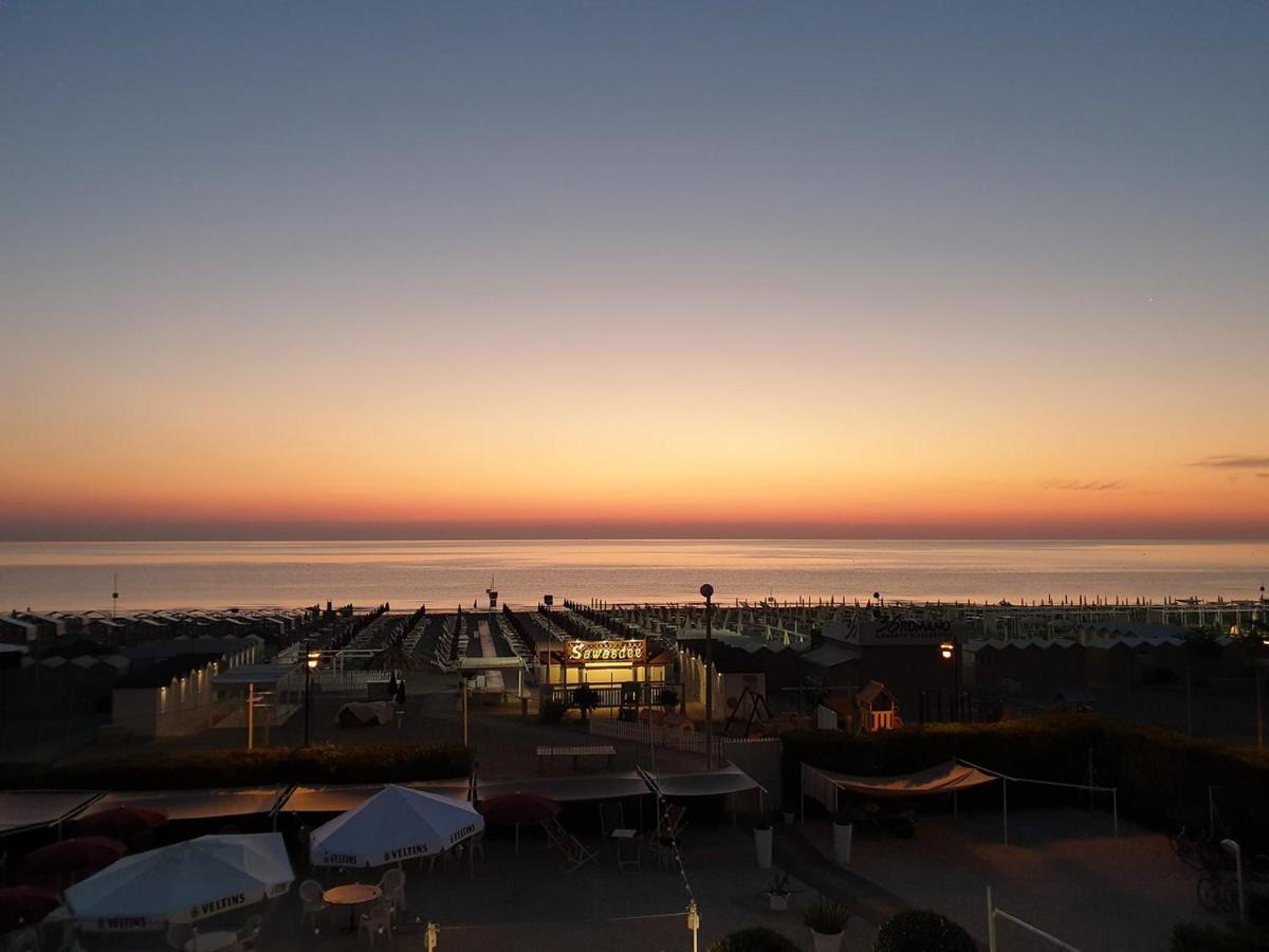 Hotel Soraya - Spiaggia Sawasdee Riccione Eksteriør billede