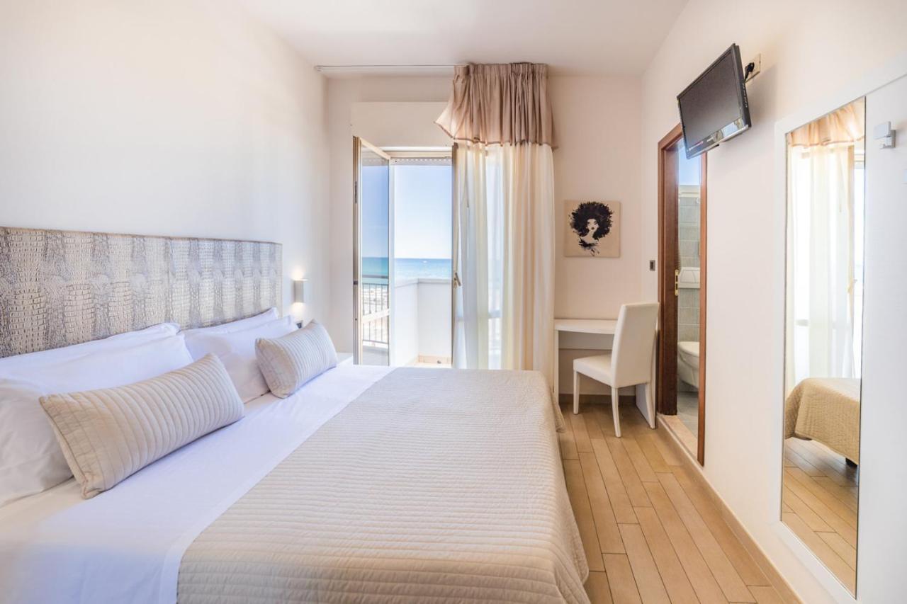 Hotel Soraya - Spiaggia Sawasdee Riccione Eksteriør billede