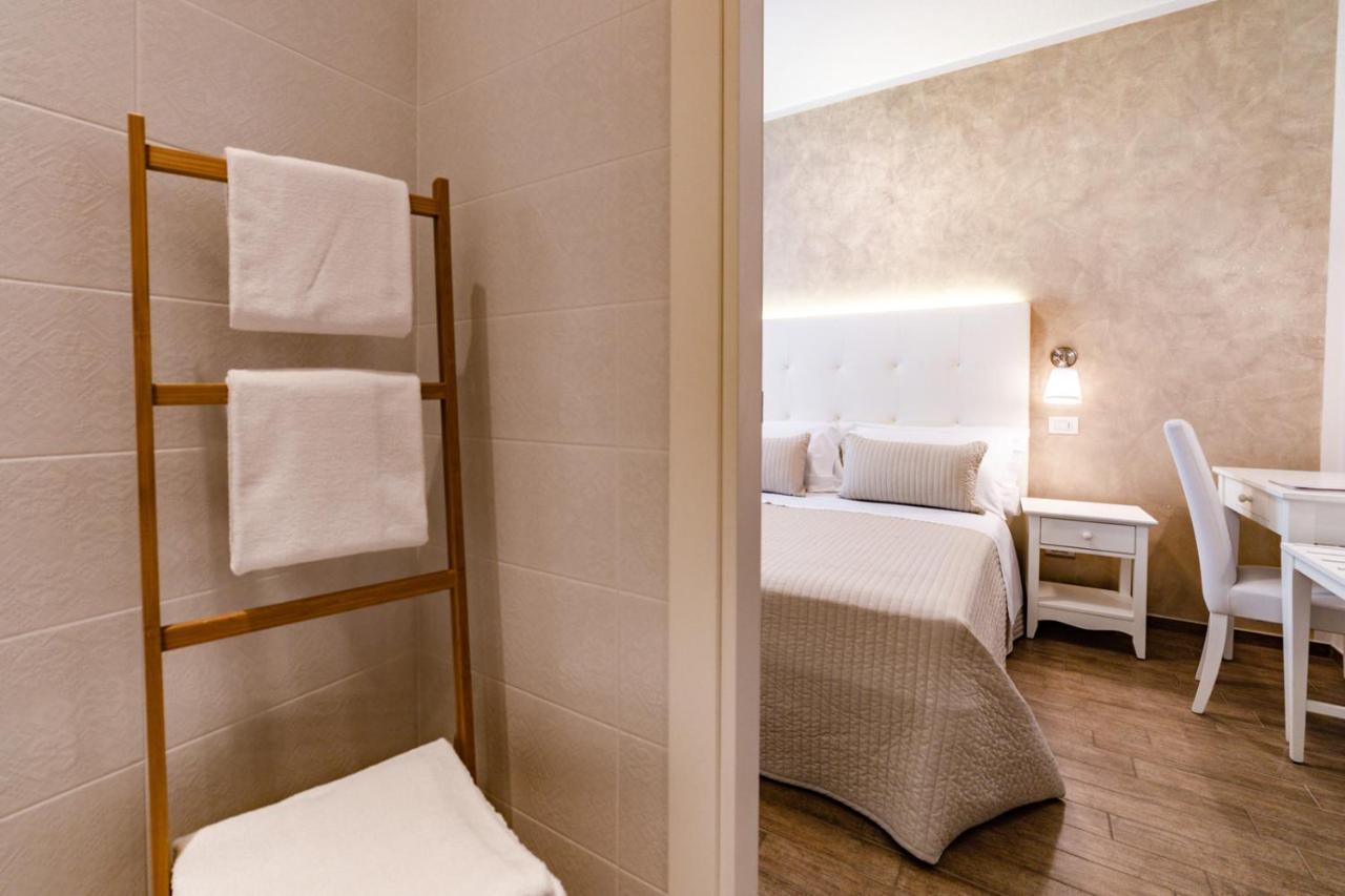 Hotel Soraya - Spiaggia Sawasdee Riccione Eksteriør billede