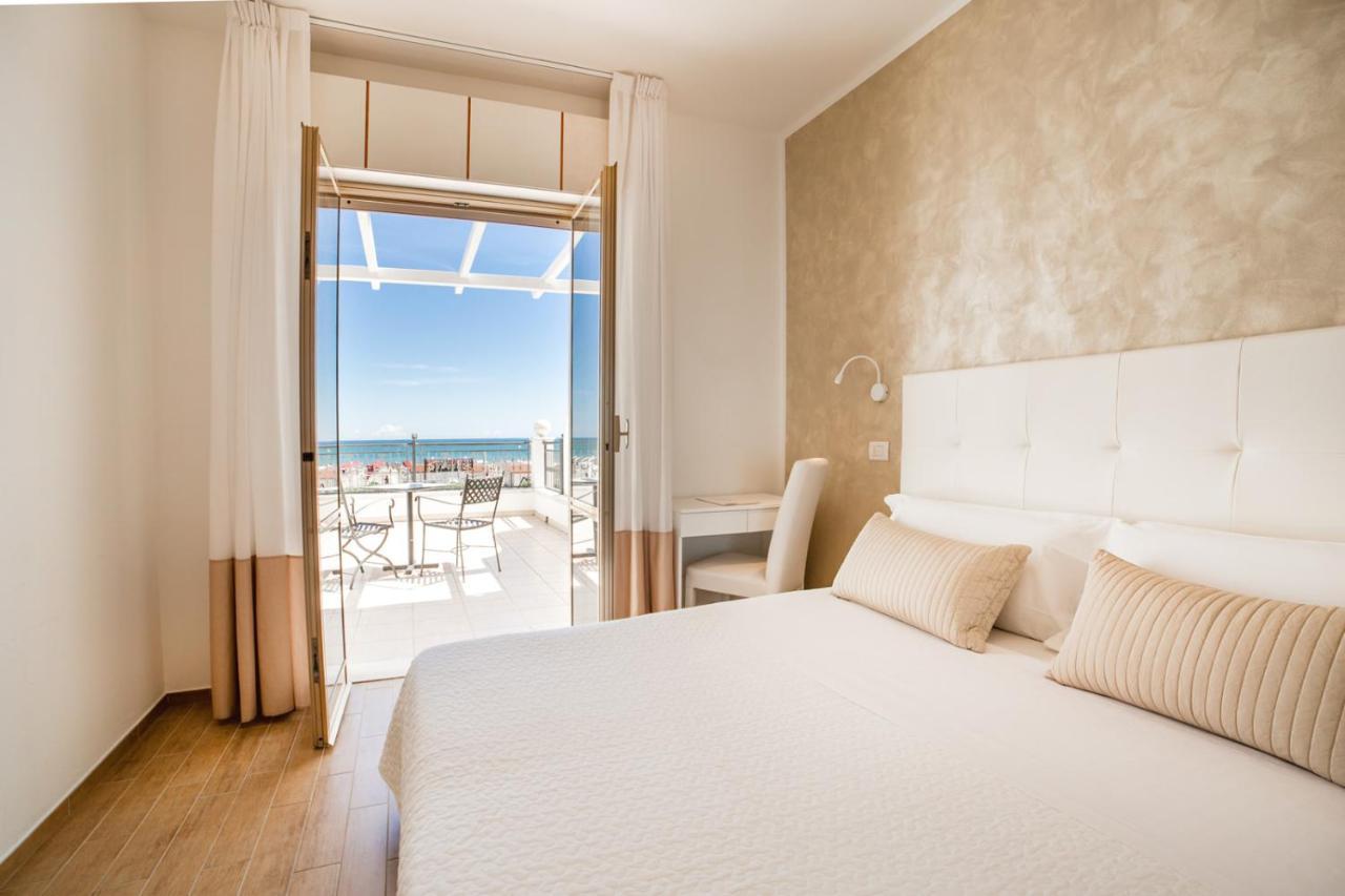 Hotel Soraya - Spiaggia Sawasdee Riccione Eksteriør billede