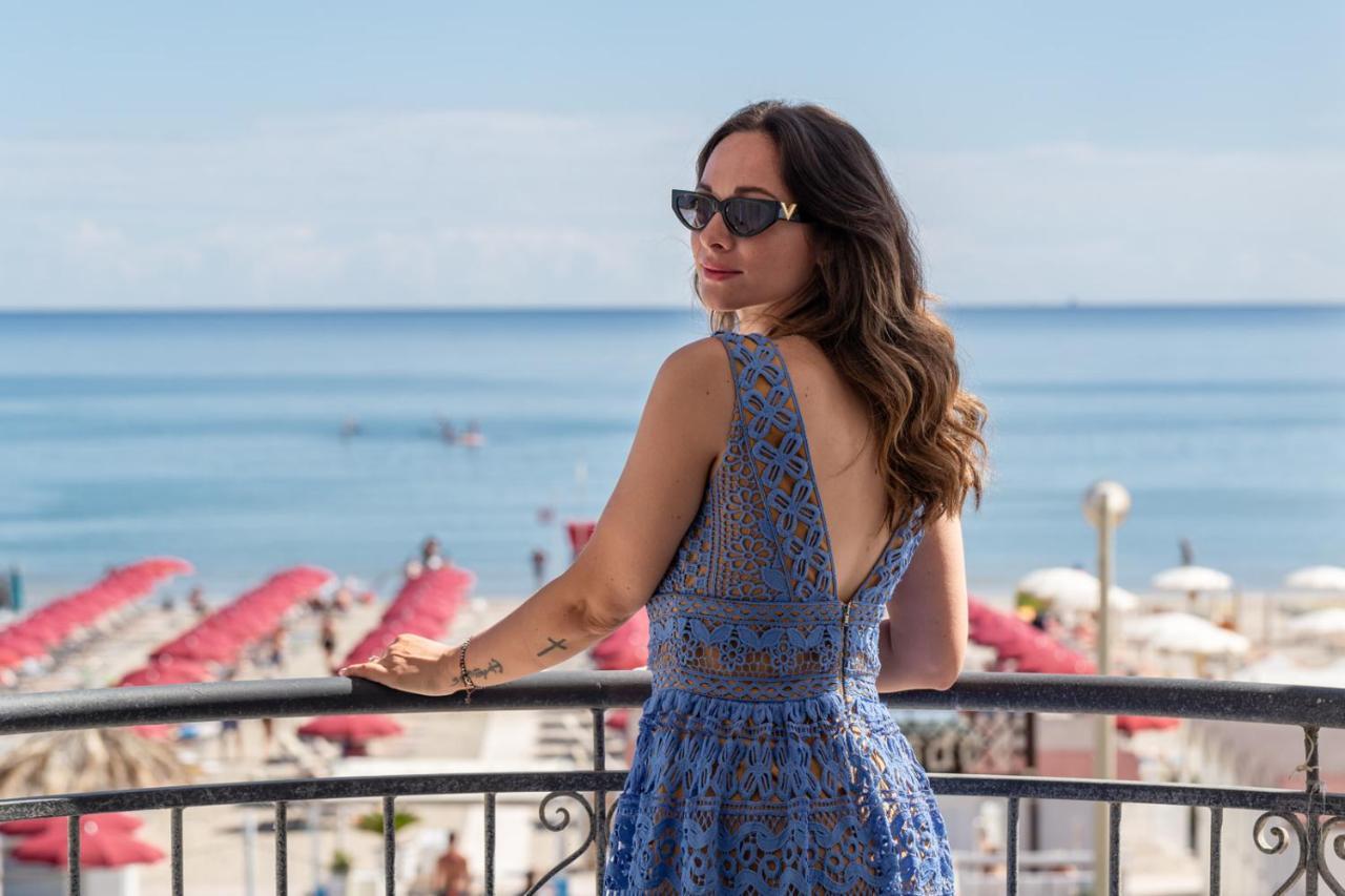 Hotel Soraya - Spiaggia Sawasdee Riccione Eksteriør billede