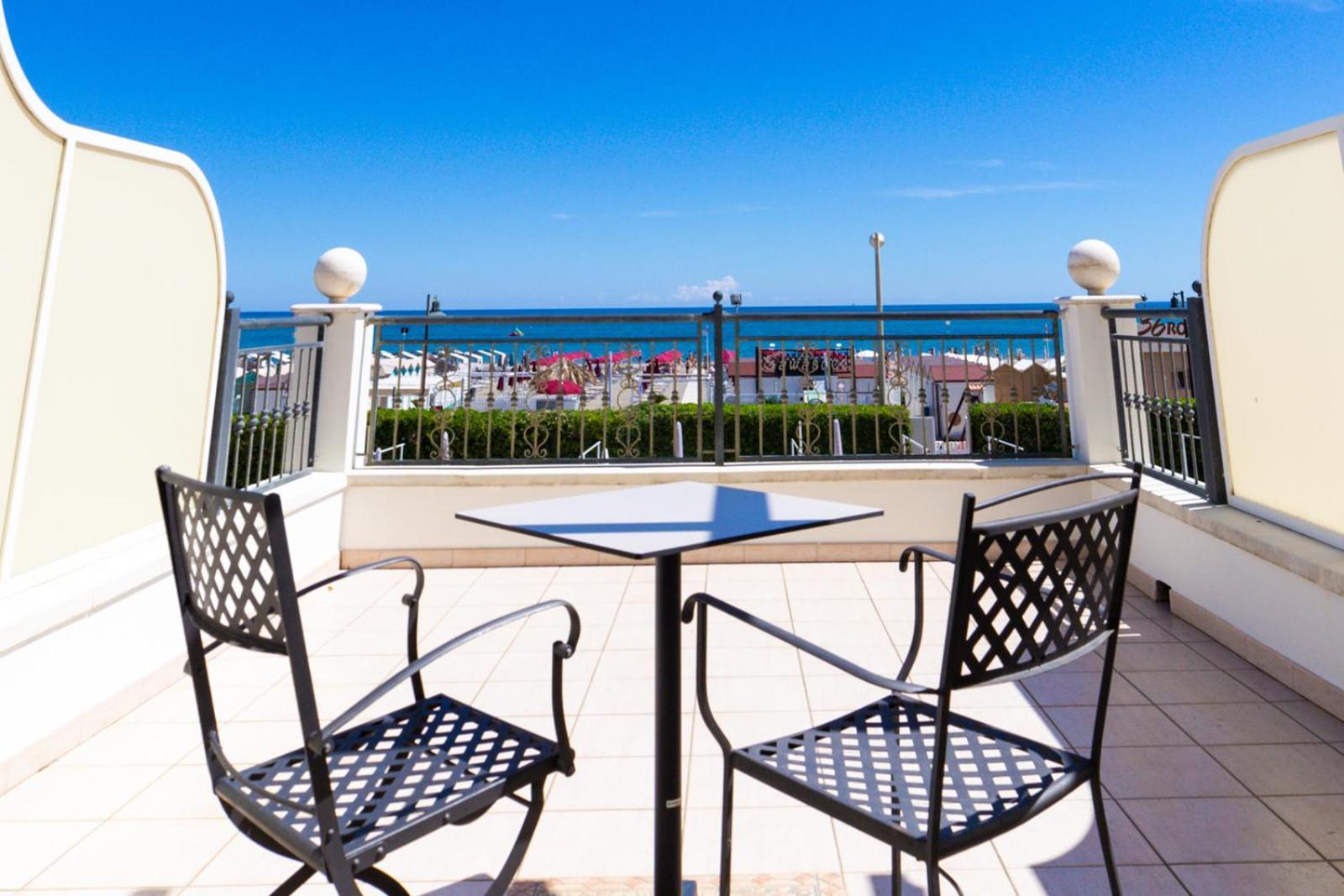 Hotel Soraya - Spiaggia Sawasdee Riccione Eksteriør billede