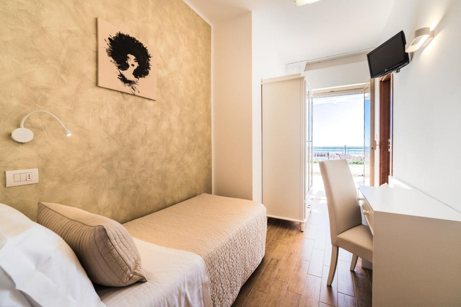 Hotel Soraya - Spiaggia Sawasdee Riccione Eksteriør billede